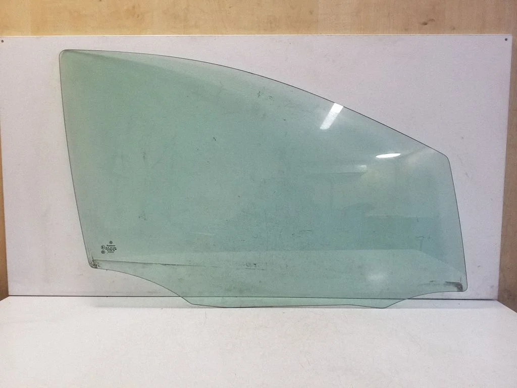 Front door window glass four-door E143R001582