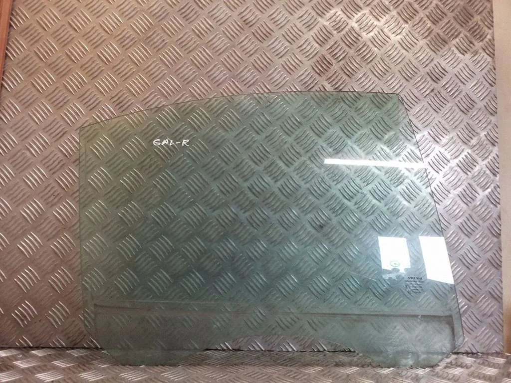 Galvenais priekšējo durvju stikls (četrdurvju) 43R001105