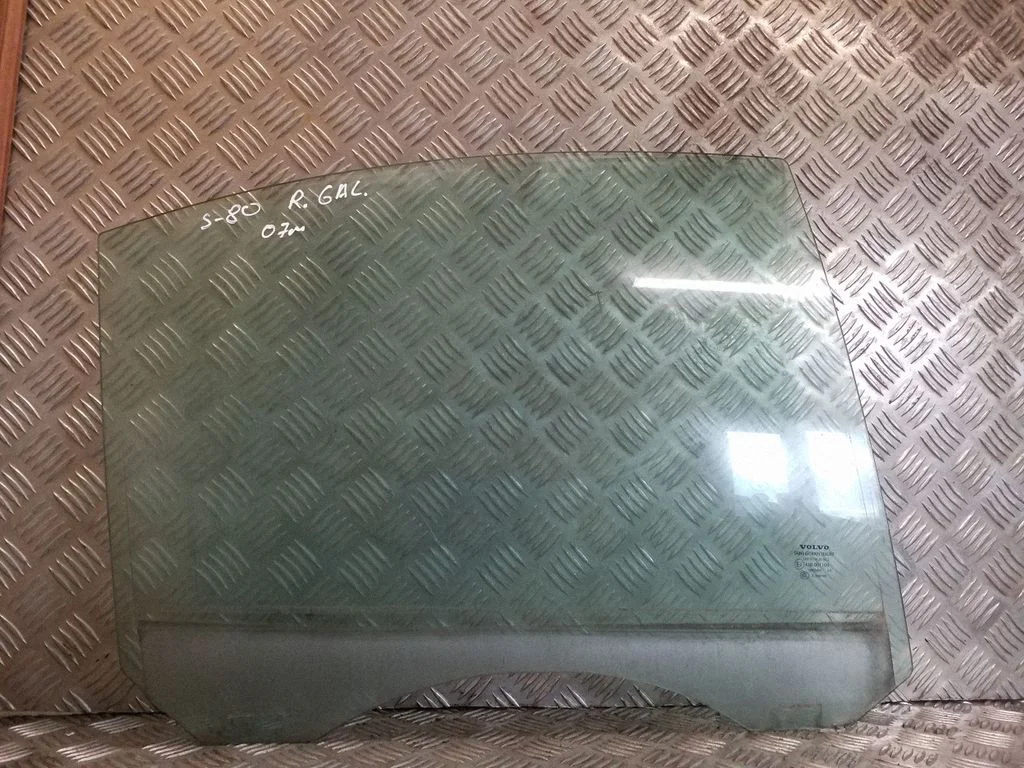 Galvenais priekšējo durvju stikls (četrdurvju) 43R001105