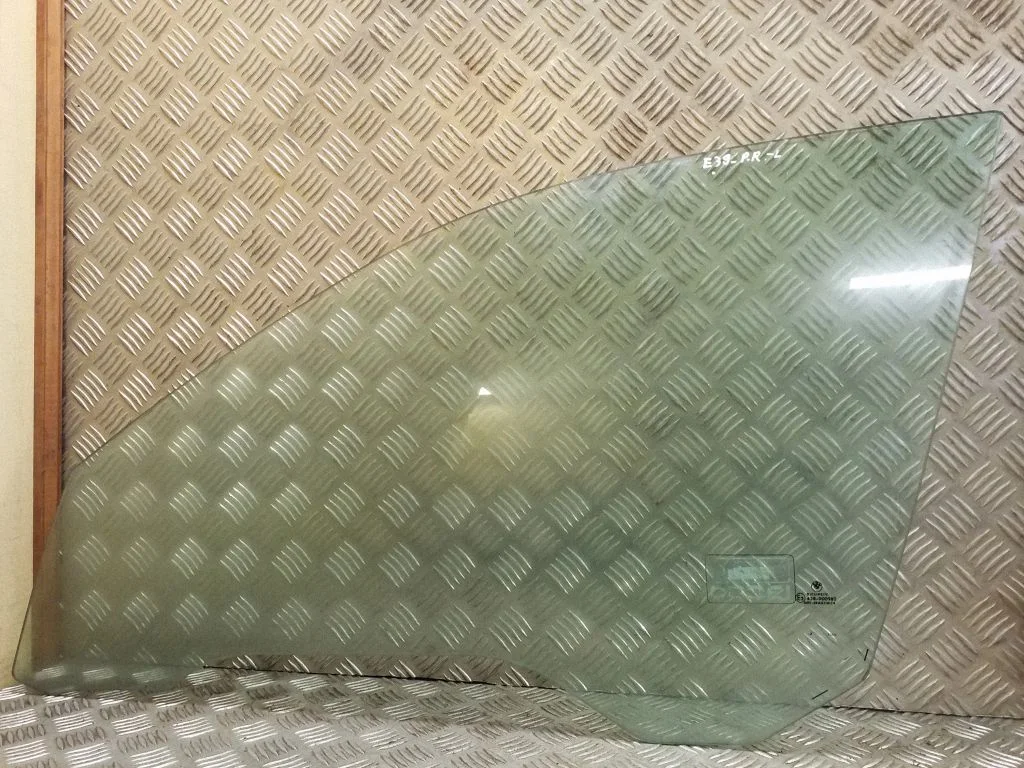 Galvenais priekšējo durvju stikls (četrdurvju) 43R000982