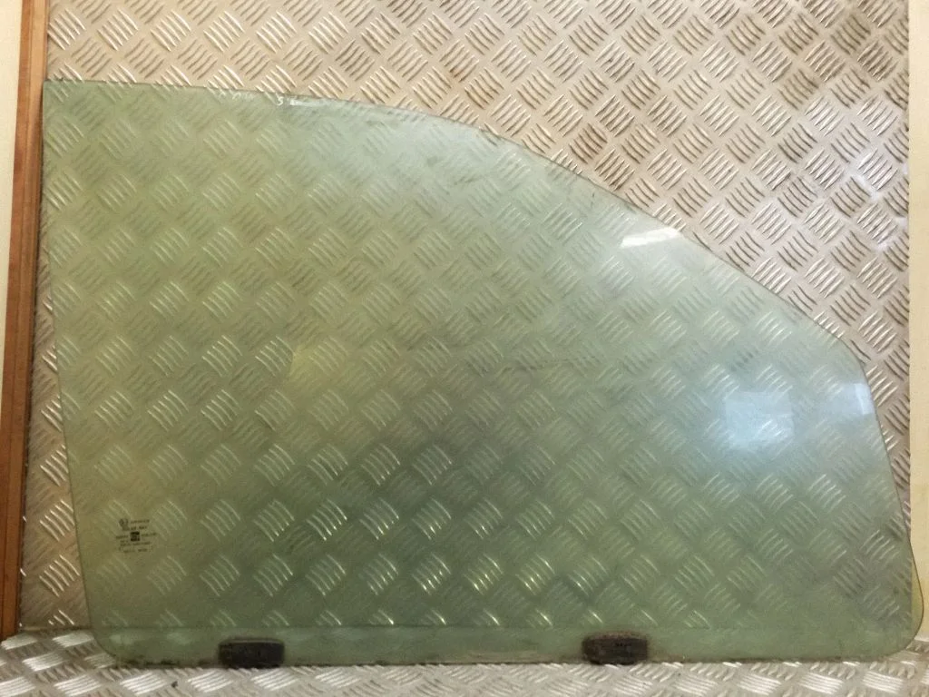 Front door window glass four-door 43R001238