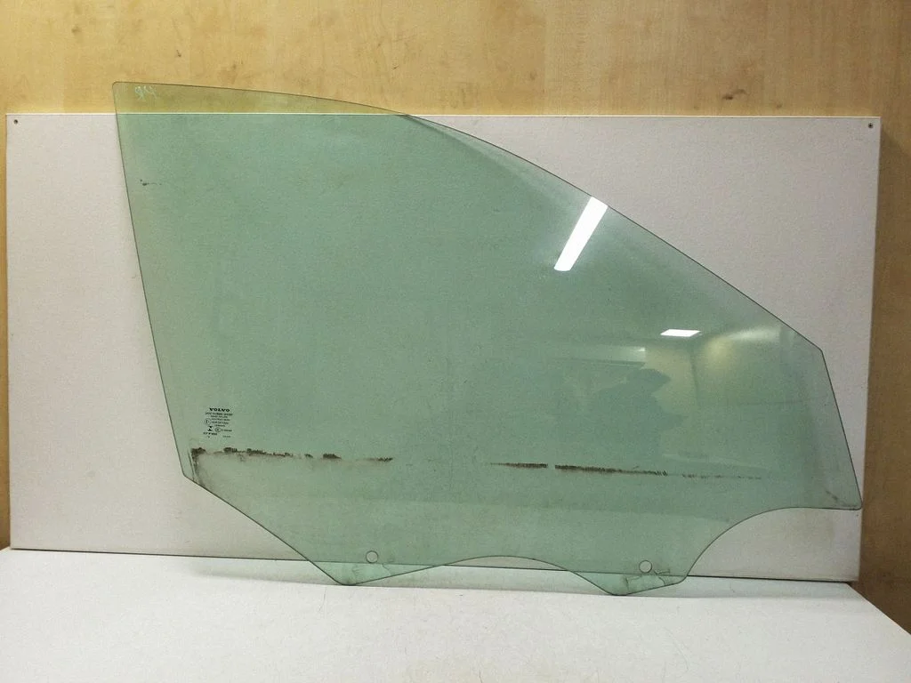 Front door window glass four-door E143R001026