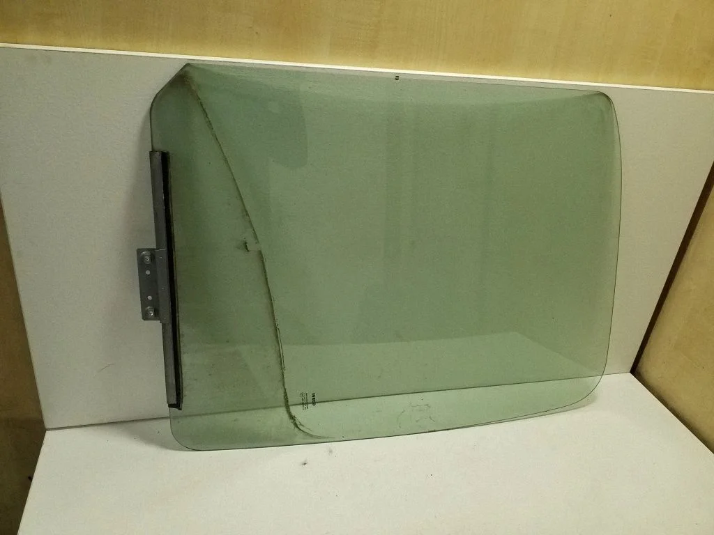 Front door window glass four-door – Iveco Daily 6th gen (2014-), left