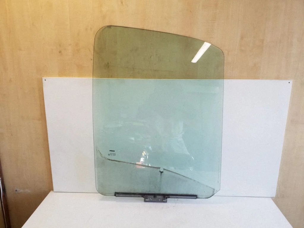 Front door window glass four-door E643R00048 – Iveco Daily 6th gen (2014-)