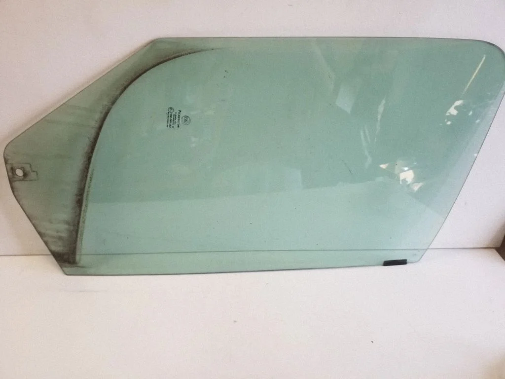 Front door window glass four-door 43R001582