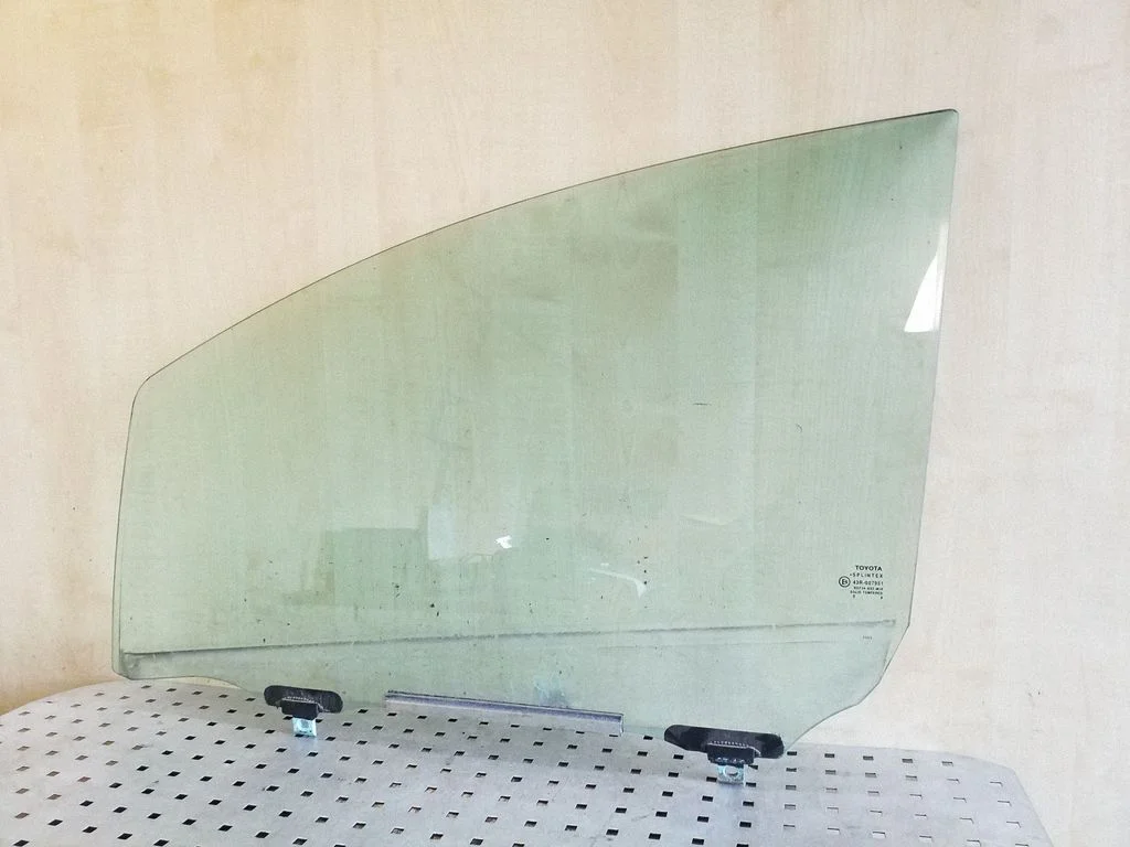 Front door window glass four-door – Toyota Yaris (2006-2011)