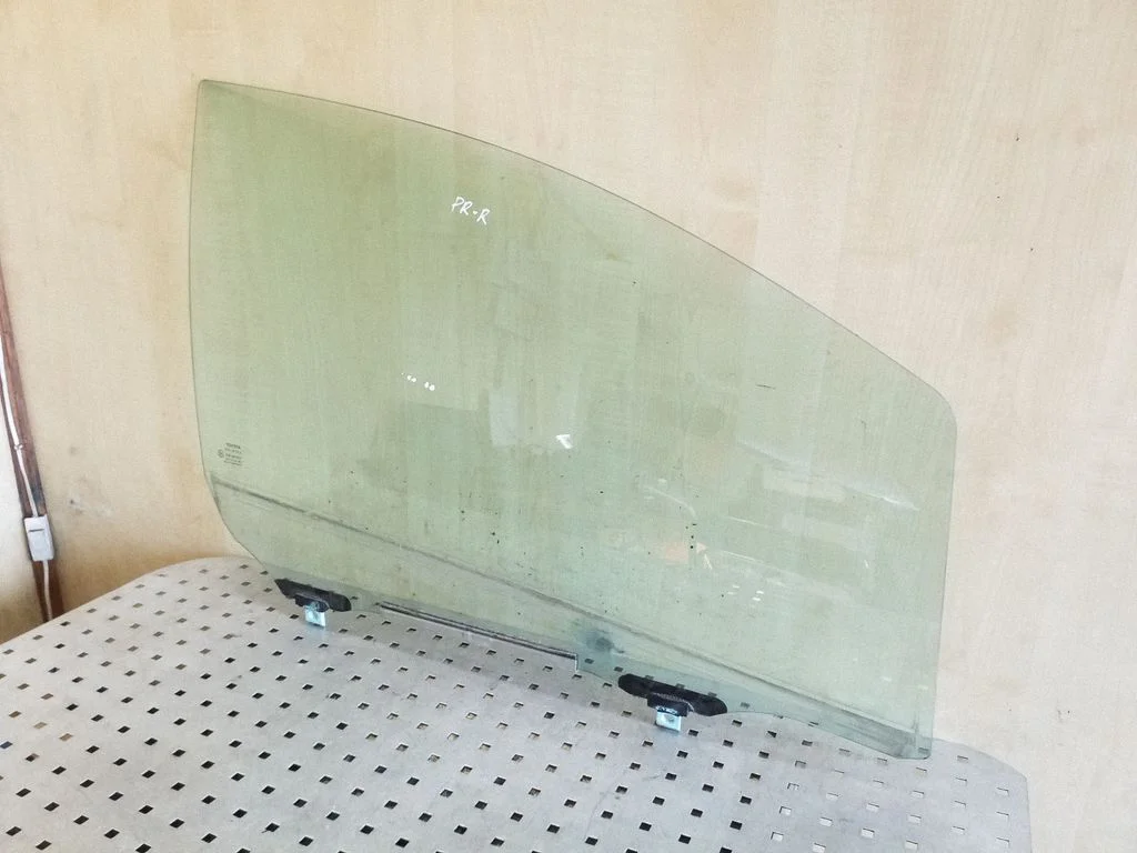 Front door window glass four-door – Toyota Yaris (2006-2011)