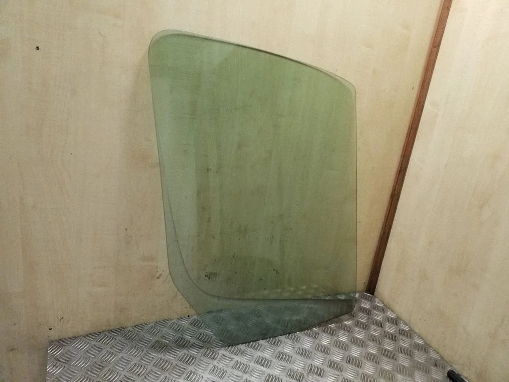 Front door window glass four-door – Volkswagen Crafter (2006-2016)