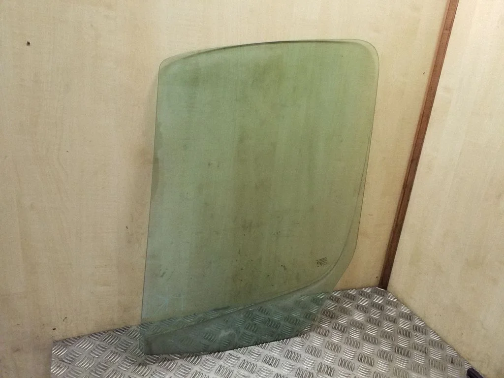 Front door window glass four-door – Volkswagen Crafter (2006-2016)