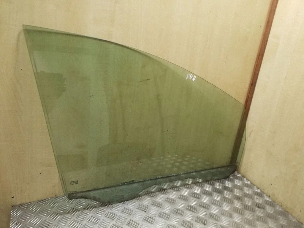 Front door window glass four-door 7N0845202