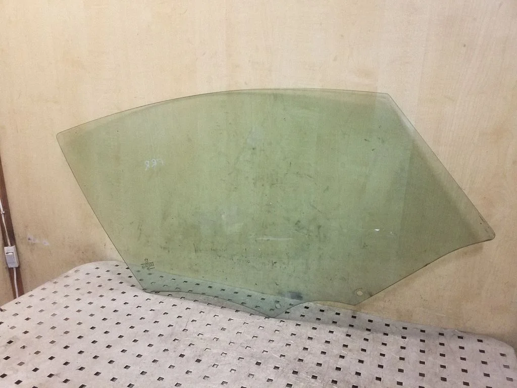 Front door window glass four-door – Peugeot 508 RXH (2011-2018)