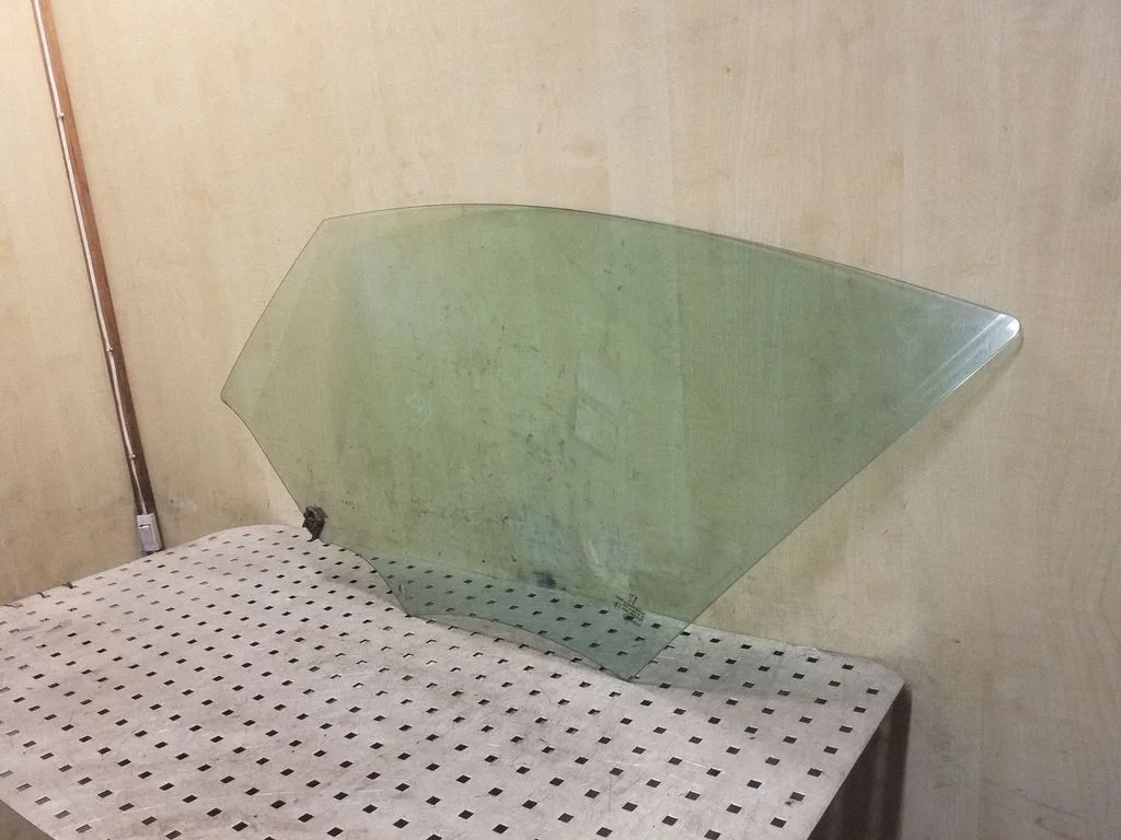 Front door window glass four-door – Peugeot 508 RXH (2011-2018)