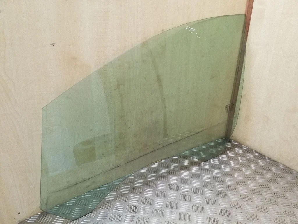 Front door window glass four-door 8V41S21411A