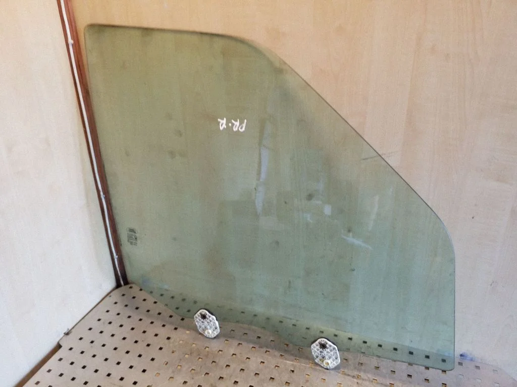 Front door window glass four-door – Land Rover Range Rover Sport L320 (2005-2013)