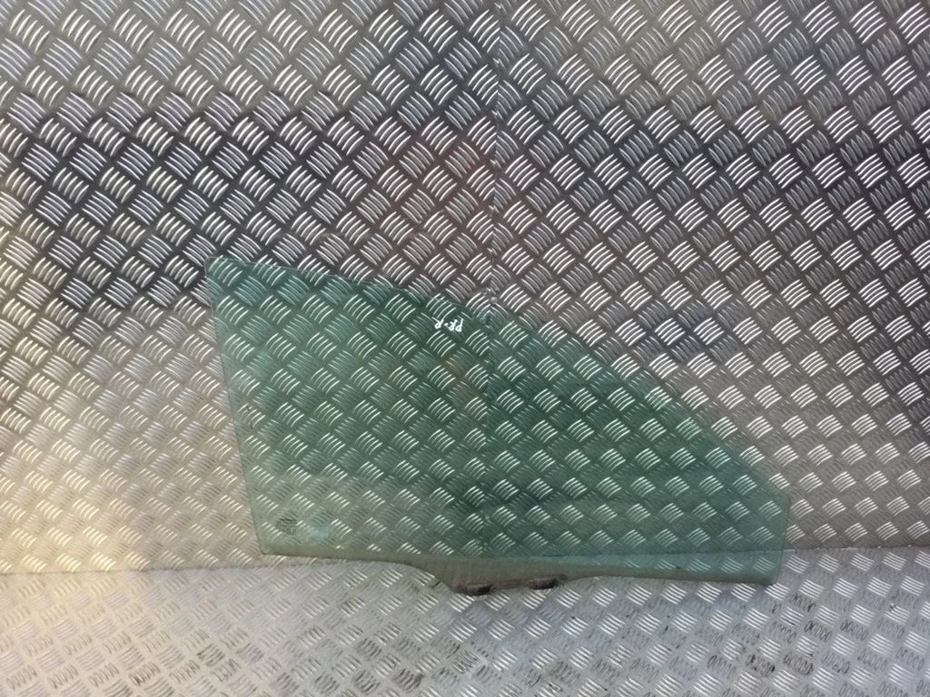 Front door window glass four-door – Honda CR-V (2007-2012)