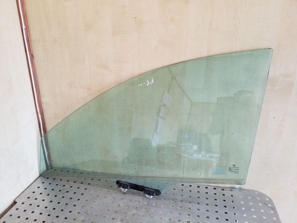 Front door window glass four-door – Honda CR-V (2007-2012)
