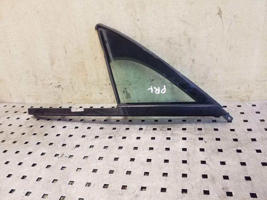 Front door vent window glass four-door 43R004344