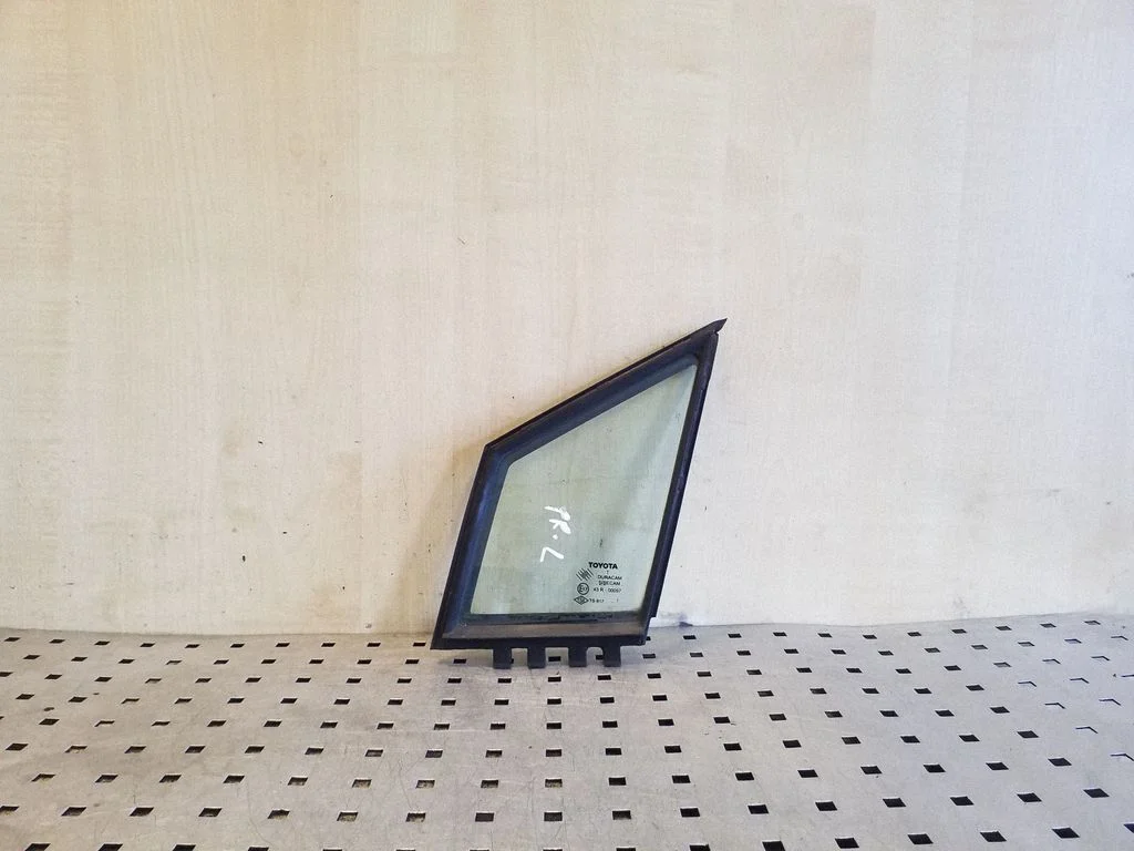 Front door vent window glass four-door – Toyota Corolla Verso AR10 (2004-2009)