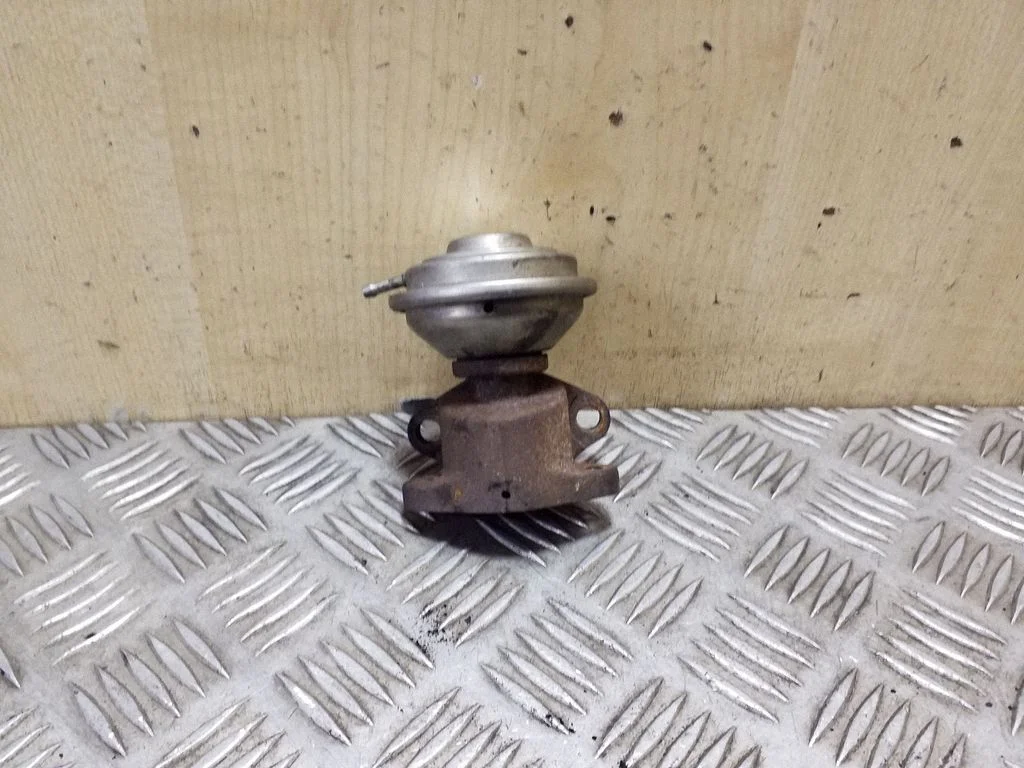 EGR valve – Audi A6 S6 C4 4A (1994-1997)