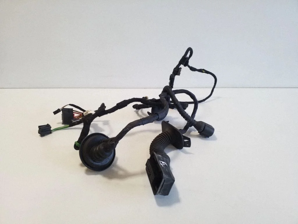 Esiukse juhtmestik 8U0971030