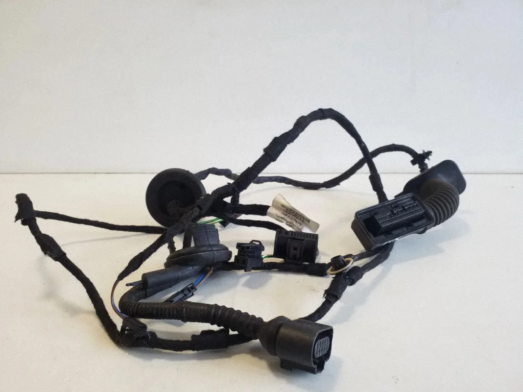 Esiukse juhtmestik 8U0971029