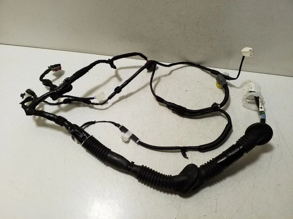 Esiukse juhtmestik 81864FN000