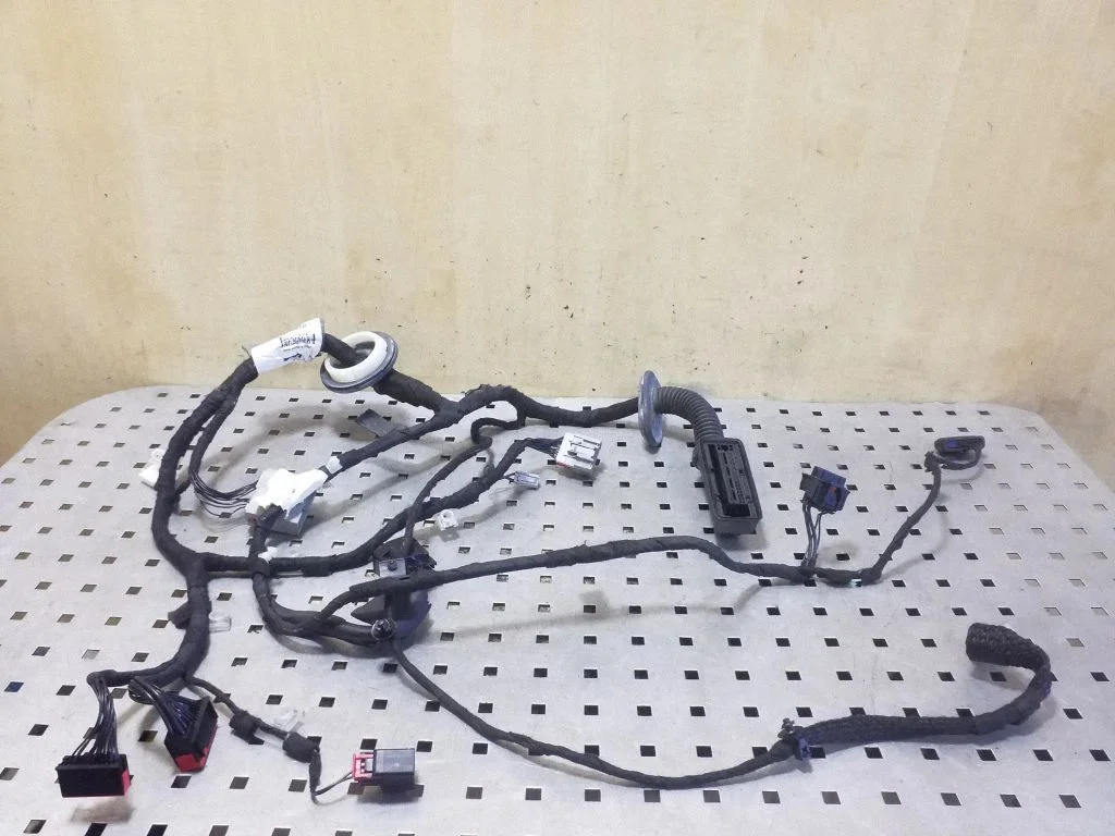 Priekšējo durvju vadu instalācija DK6214631MD