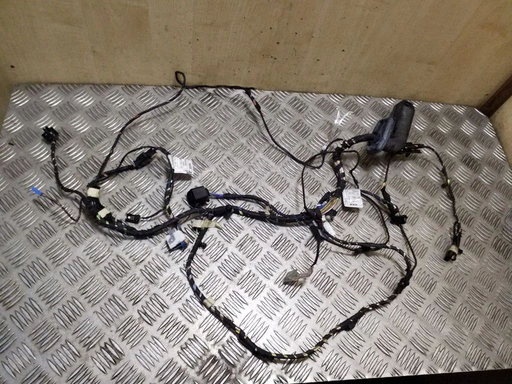 Esiukse juhtmestik 9243649