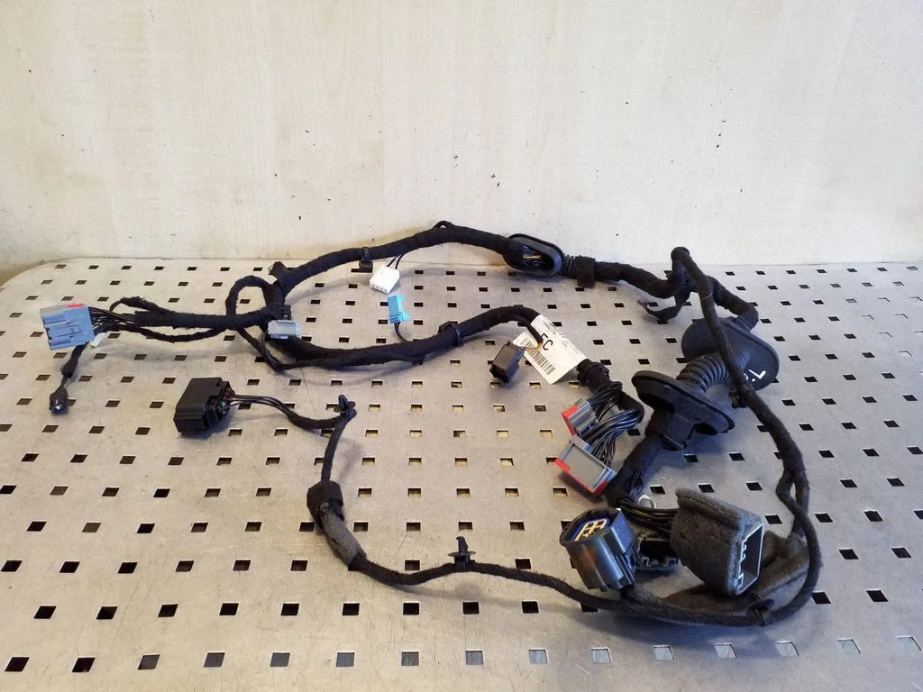 Esiukse juhtmestik CX2314A205