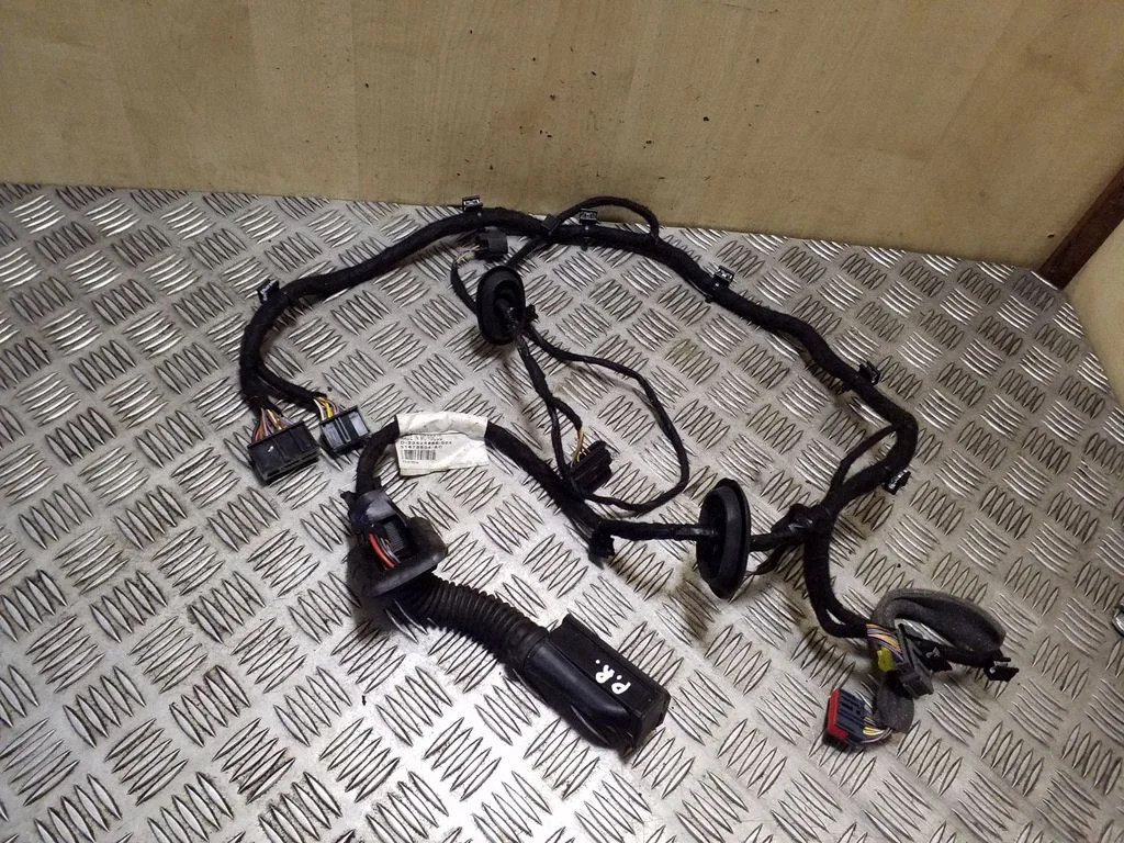 Esiukse juhtmestik 33426668
