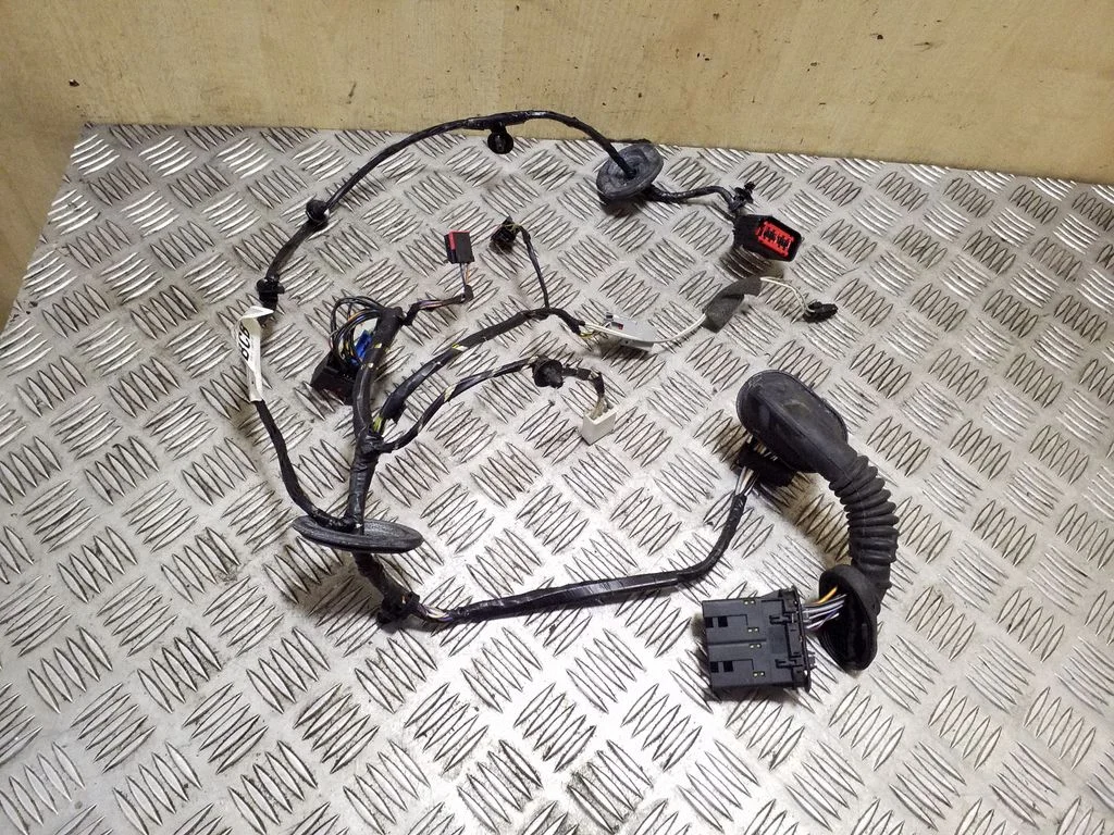 Esiukse juhtmestik 8V4T14A584BCB