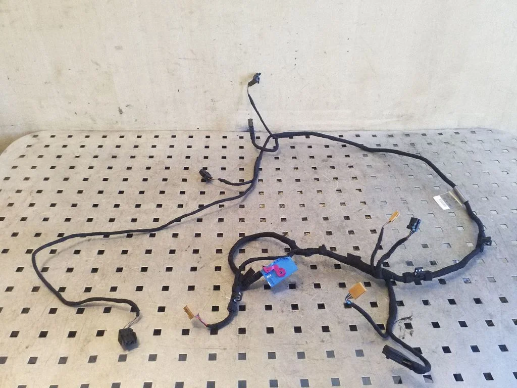 Priekšējo durvju vadu instalācija 8T0971035C