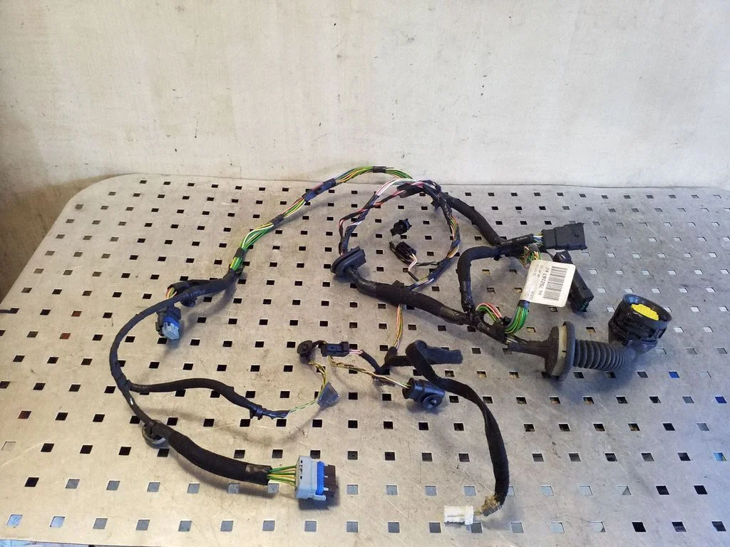 Esiukse juhtmestik 9675216780
