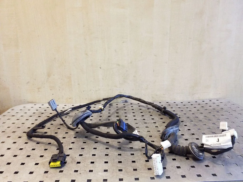 Esiukse juhtmestik – Nissan Qashqai+2 (2008-2010)