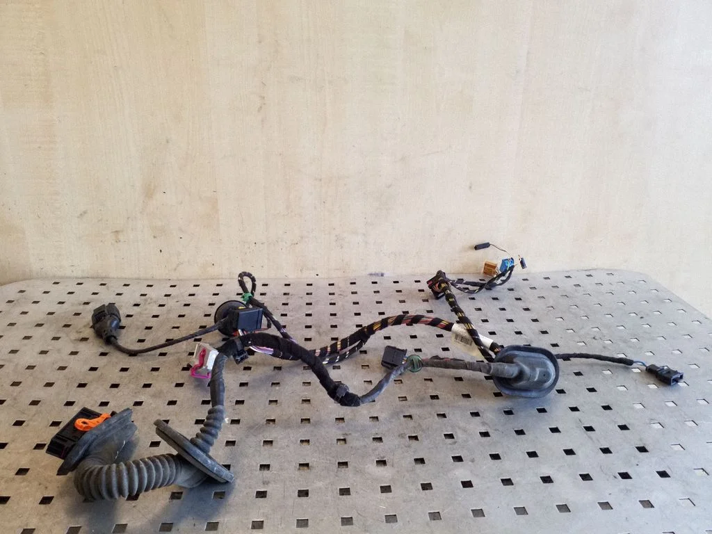 Esiukse juhtmestik 5N0971120G