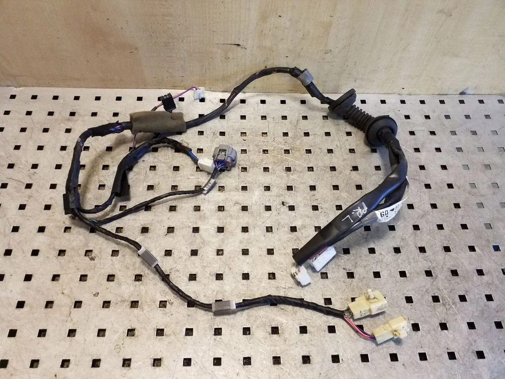 Esiukse juhtmestik – Toyota RAV 4 (XA20) (2000-2005)