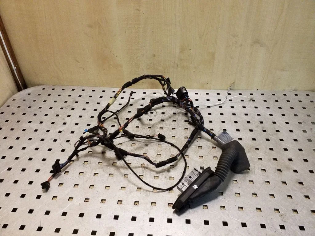 Esiukse juhtmestik 9116974