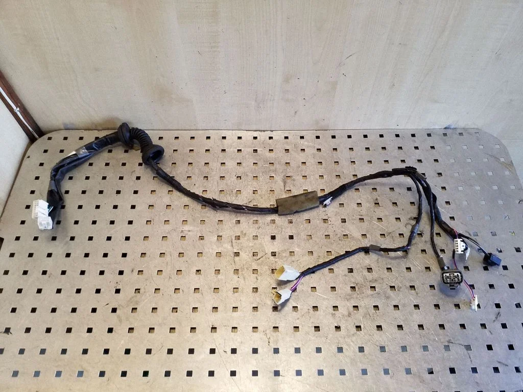 Esiukse juhtmestik – Toyota RAV 4 (XA20) (2000-2005)