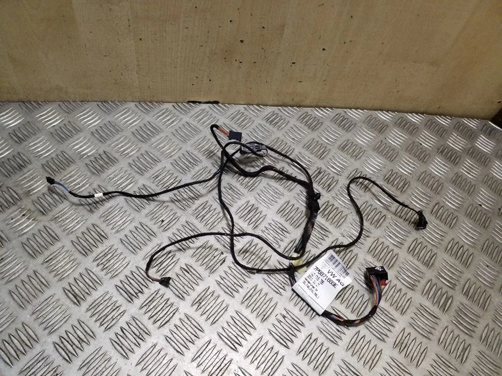 Aizmugurējo durvju vadu instalācija 7P5971693E