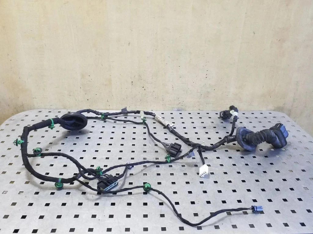 Aizmugurējo durvju vadu instalācija – Ford Mondeo MK V (2014-)