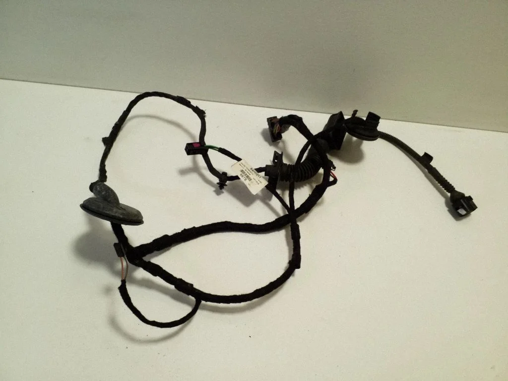 Tagaukse juhtmestik 8U0971687B