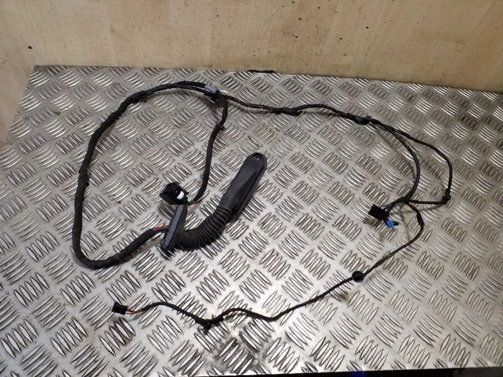 Aizmugurējo durvju vadu instalācija – Mini Cooper Countryman R60 (2011-2016)