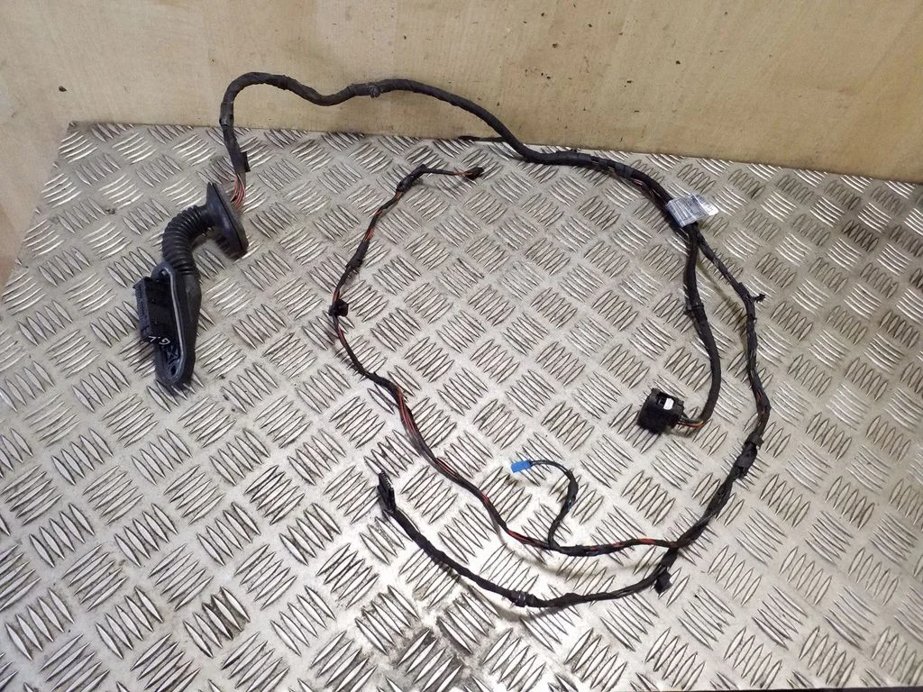 Aizmugurējo durvju vadu instalācija – Mini Cooper Countryman R60 (2011-2016)