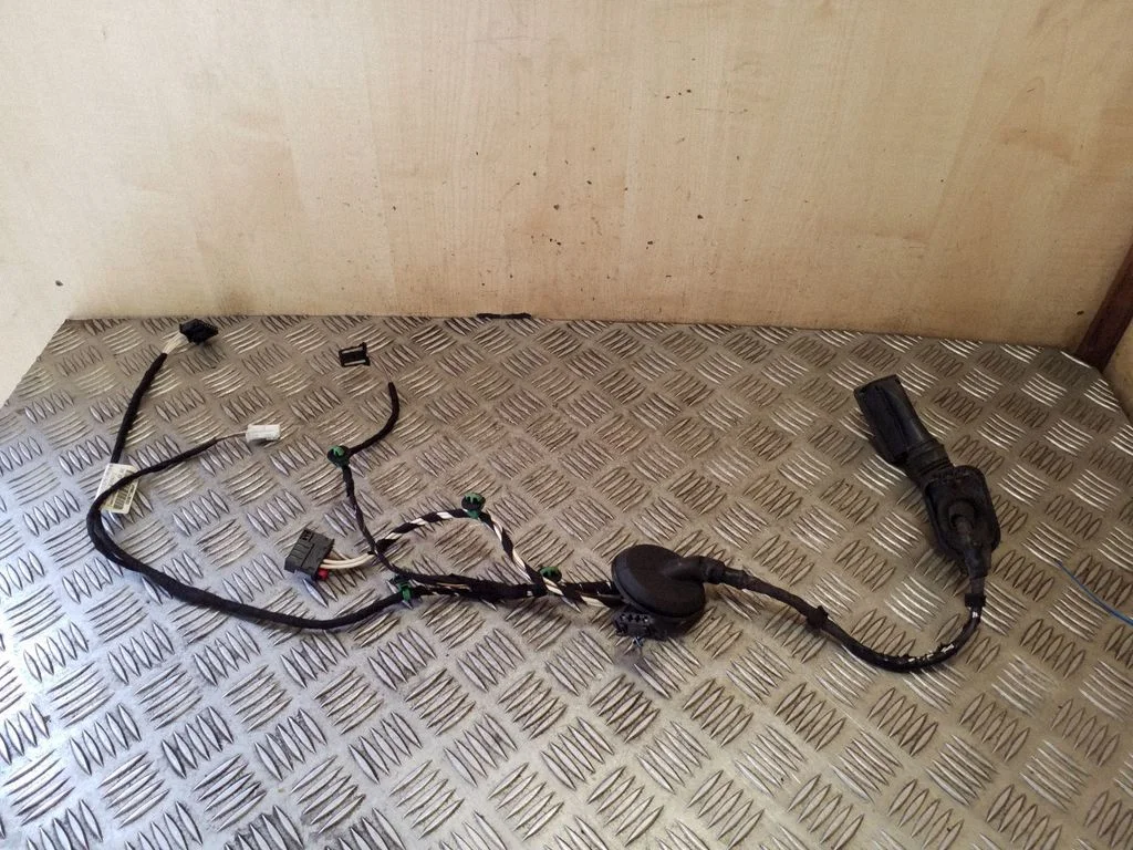 Tagaukse juhtmestik 3G0971694F