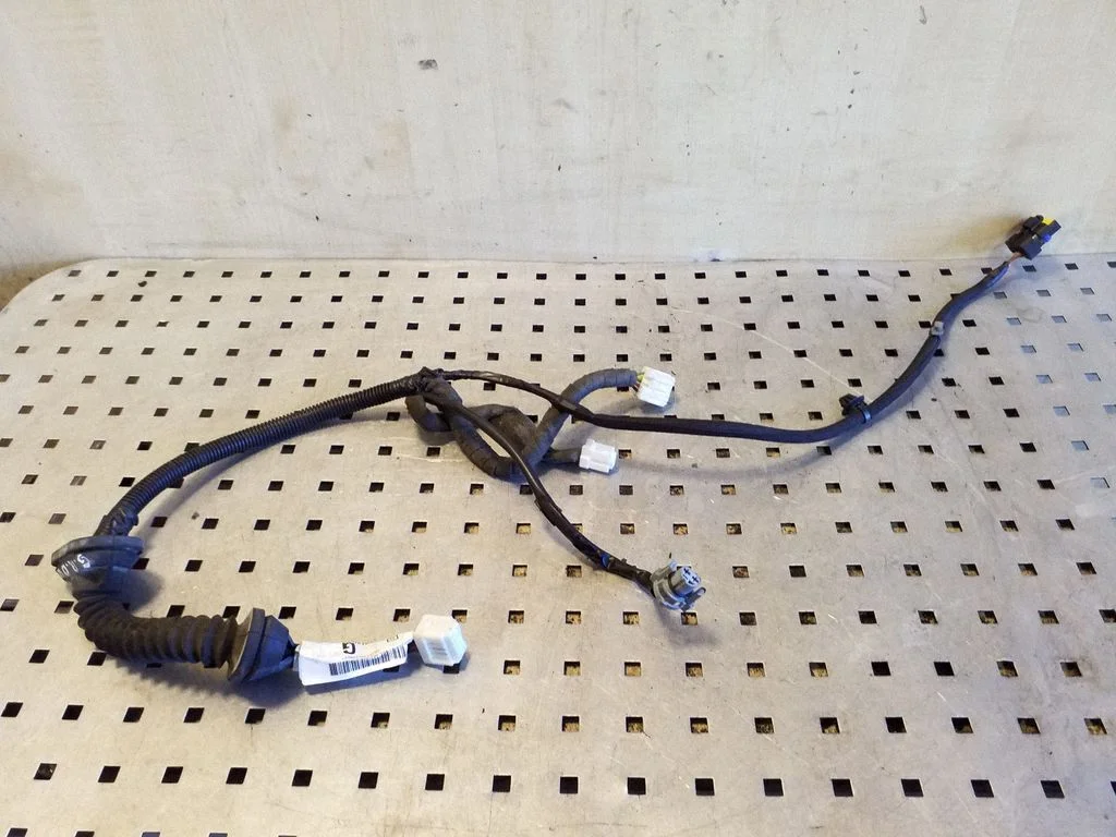 Aizmugurējo durvju vadu instalācija – Nissan Qashqai (2006-2010)
