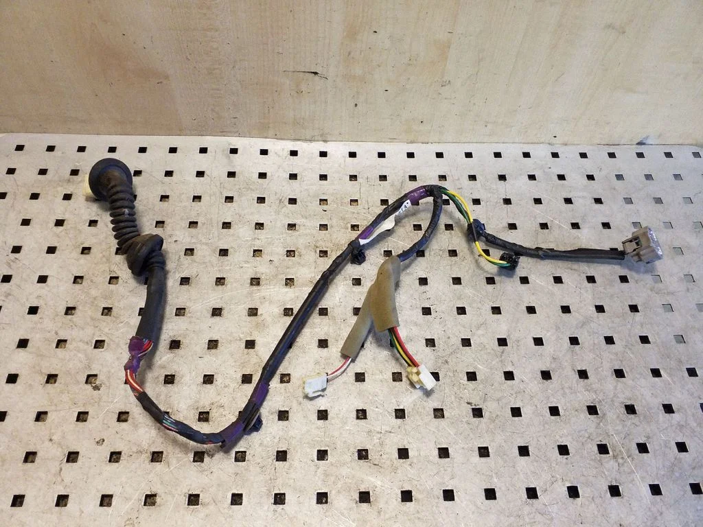 Rear door wiring loom – Toyota RAV 4 (XA20) (2000-2005)
