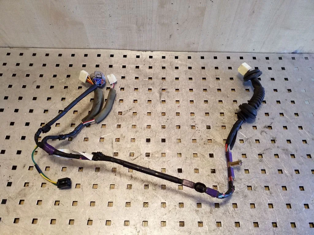 Rear door wiring loom – Toyota RAV 4 (XA20) (2000-2005)