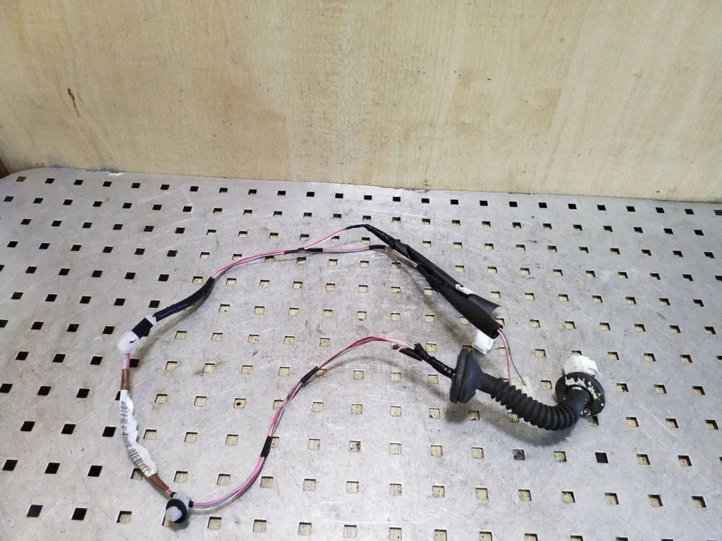 Rear door wiring loom – Toyota Yaris (2006-2011)