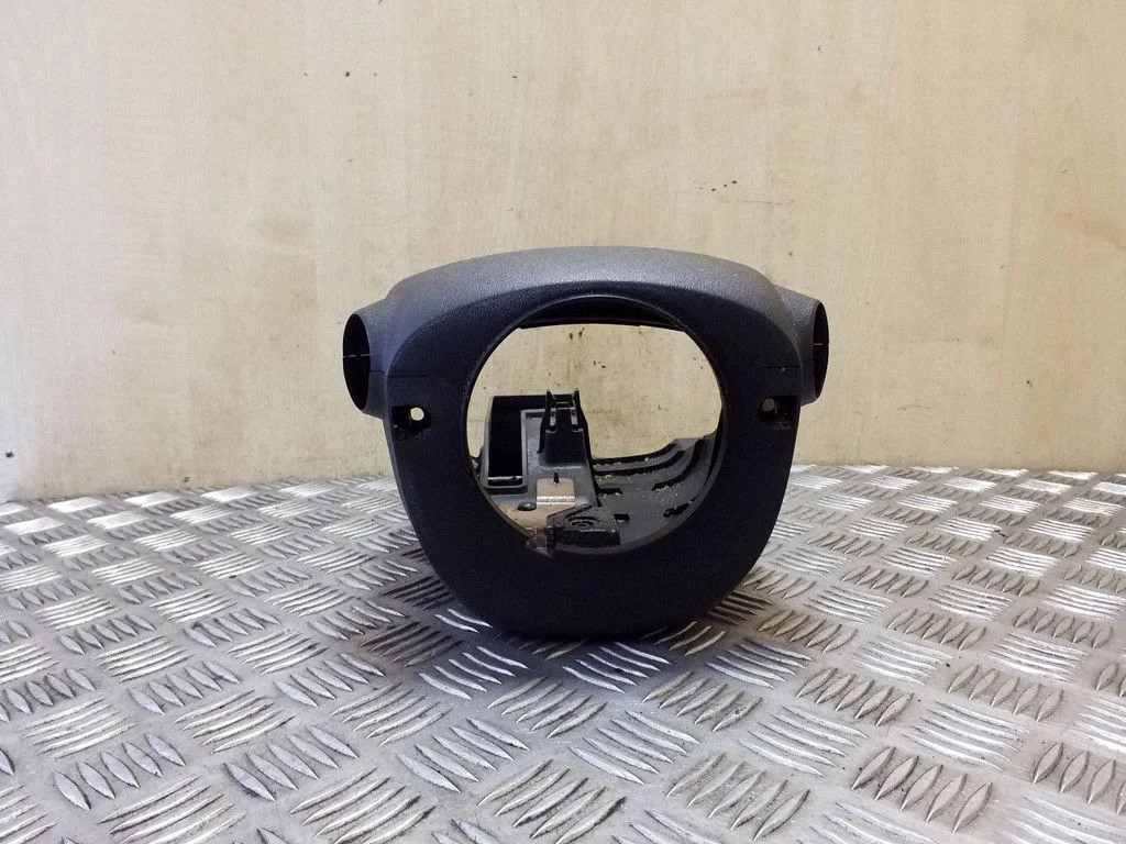 Steering wheel column trim – Nissan Juke I F15 (2010-2018)