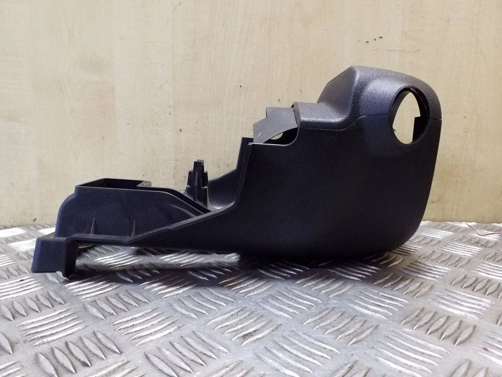 Steering wheel column trim – Nissan Juke I F15 (2010-2018)